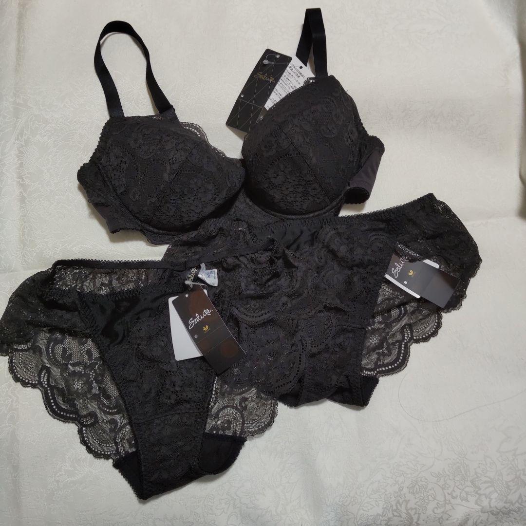 サルートブラックレースブラジャーE85とショーツL２枚、キャミソールLセット