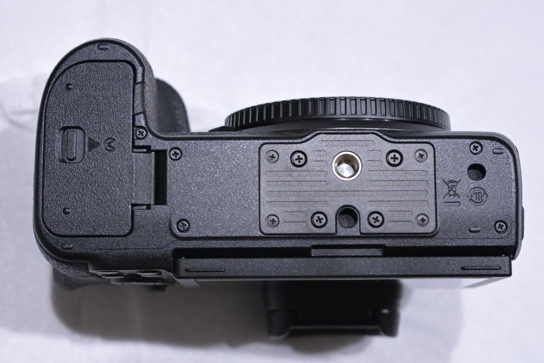 Nikon Z5 ミラーレスカメラ ボディ