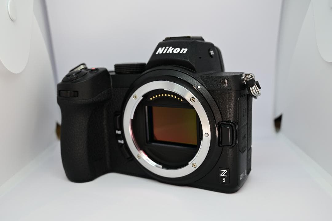Nikon Z5 ミラーレスカメラ ボディ