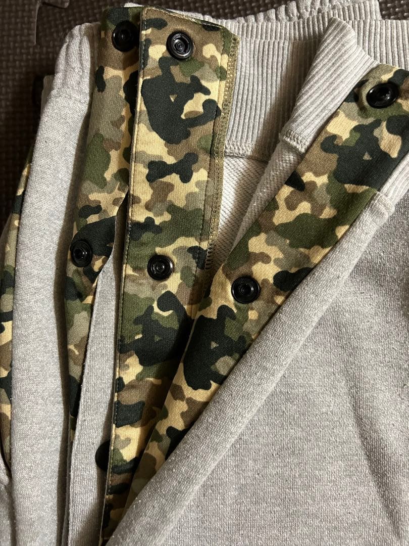 EGOZARU トレーナーとパンツのセットアップ