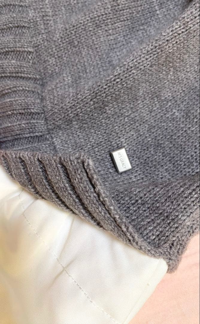 新品未使用☆エムズグレイシーワンピース ニット 中綿 カタログ掲載 グレー 白