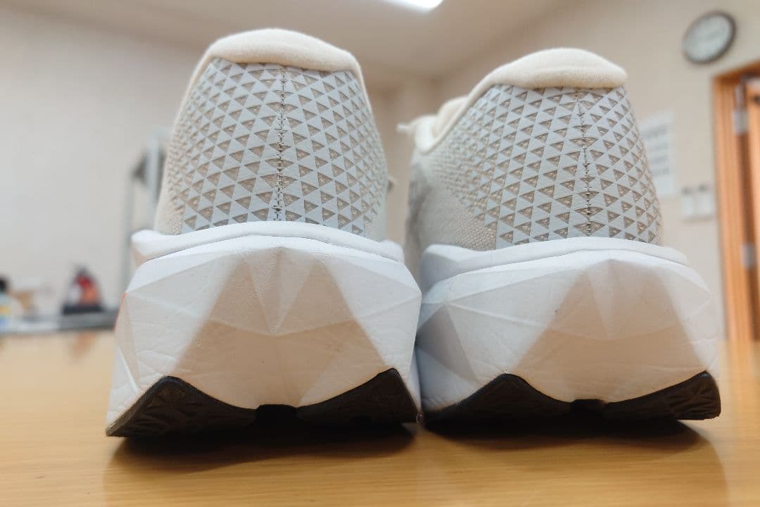 着用1回☆ニューバランス スーパーコンプトレーナーランニングシューズ25.5cm