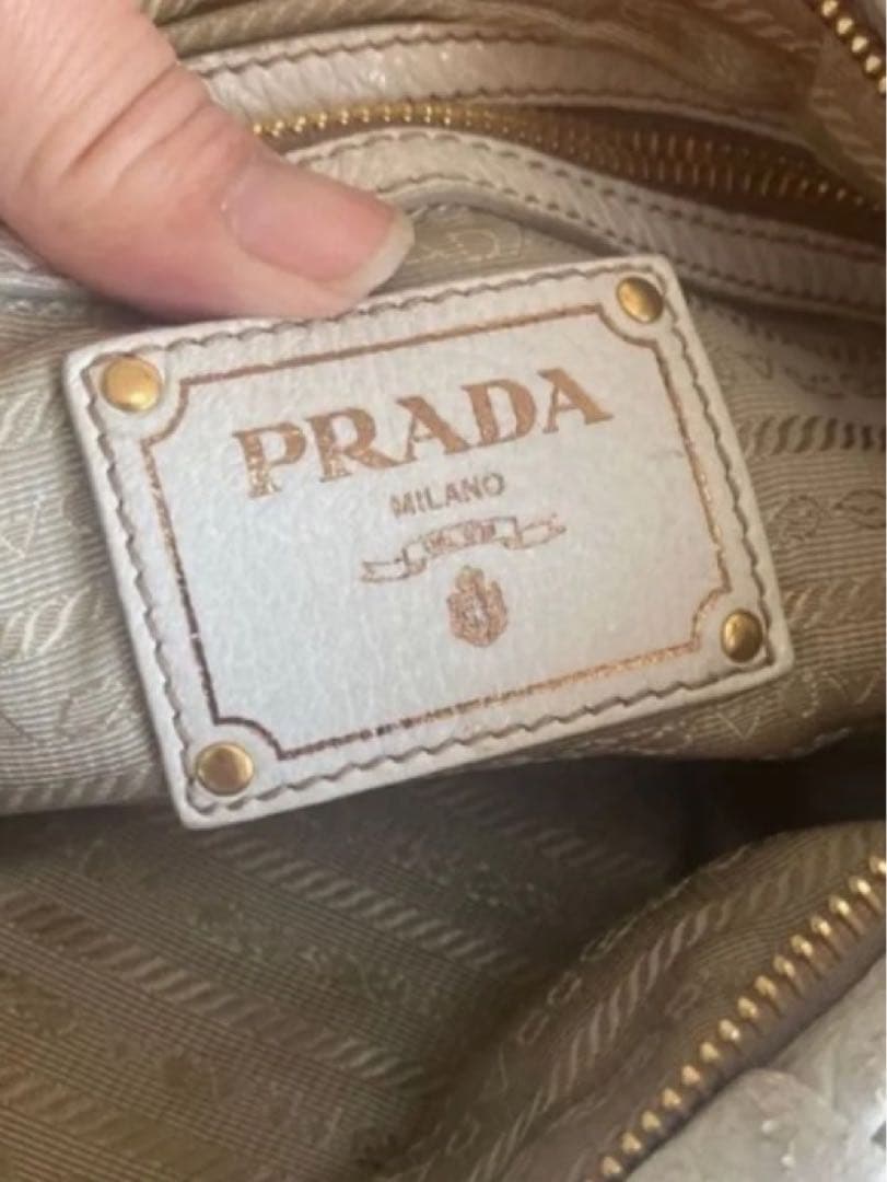 PRADA ホワイトレザー　ワンショルダーバッグ　プラダ