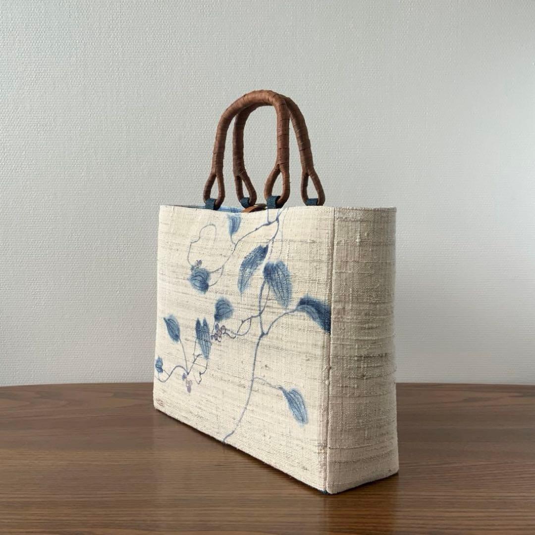 紬帯　藍色の蔓と葉と実　リメイク　山葡萄ハンドルバッグ