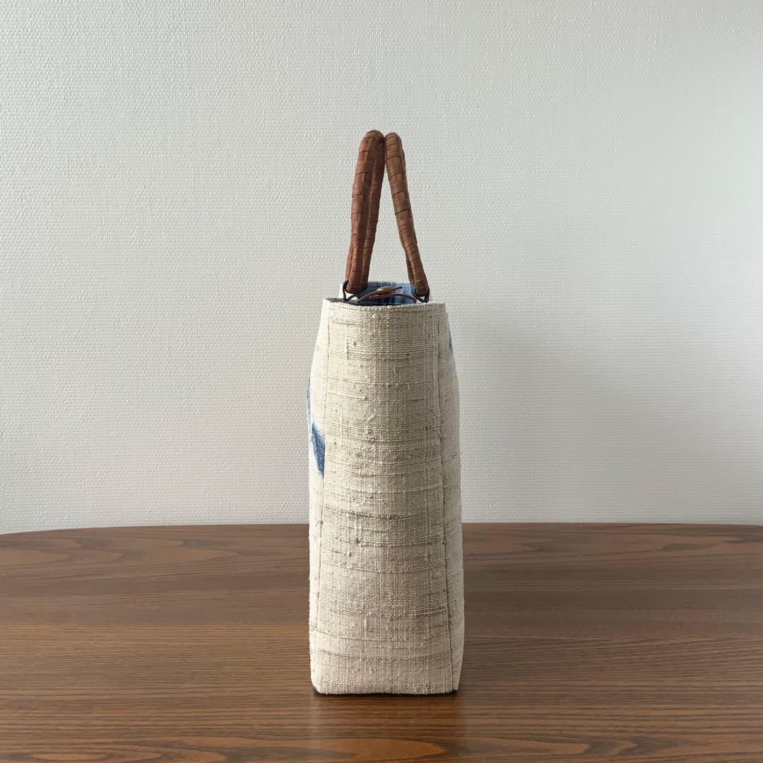 紬帯　藍色の蔓と葉と実　リメイク　山葡萄ハンドルバッグ