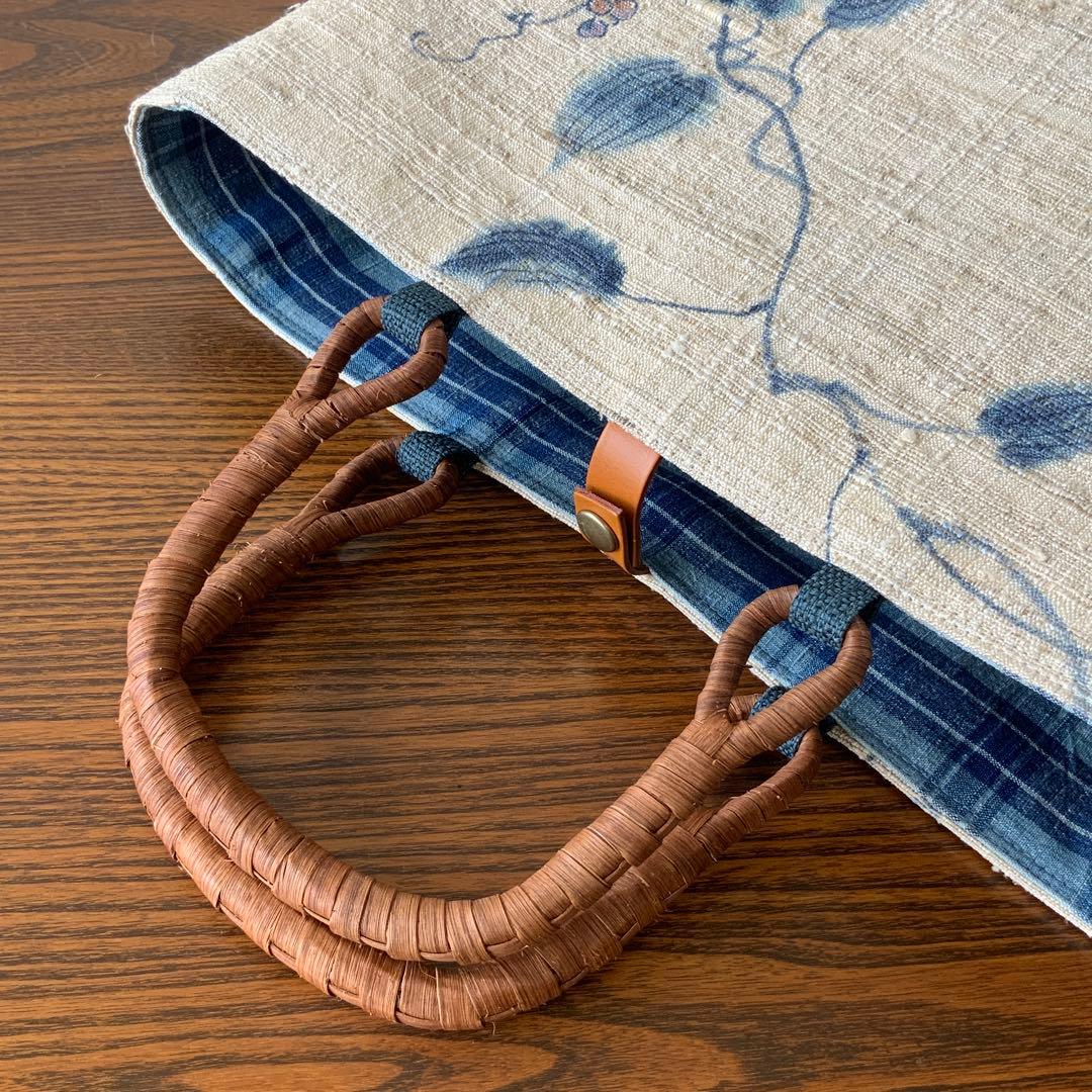 紬帯　藍色の蔓と葉と実　リメイク　山葡萄ハンドルバッグ