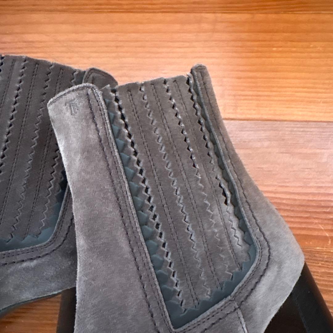 ほぼ未使用 トッズ ショートブーツ グレー スエード38