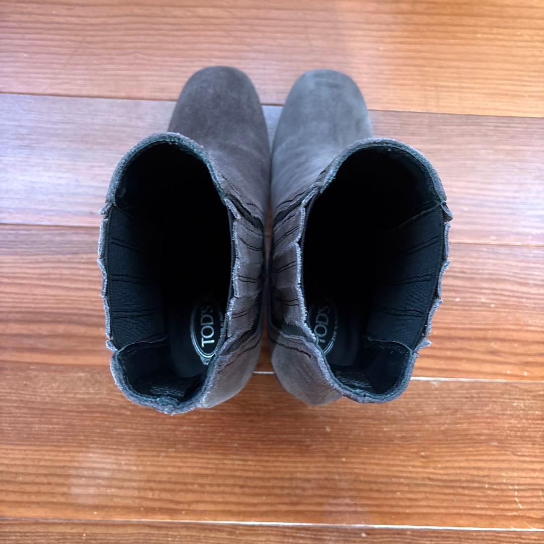 ほぼ未使用 トッズ ショートブーツ グレー スエード38