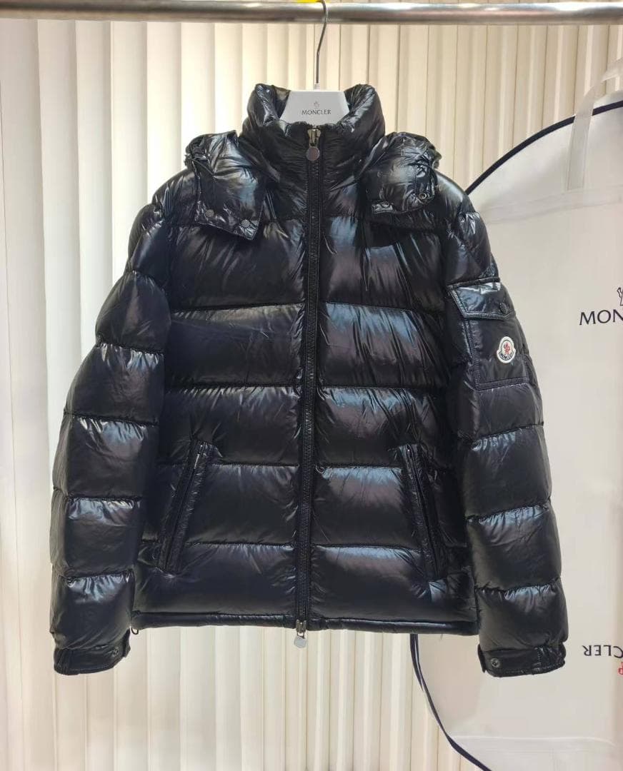 MONCLER ブラック フード付きダウンジャケット