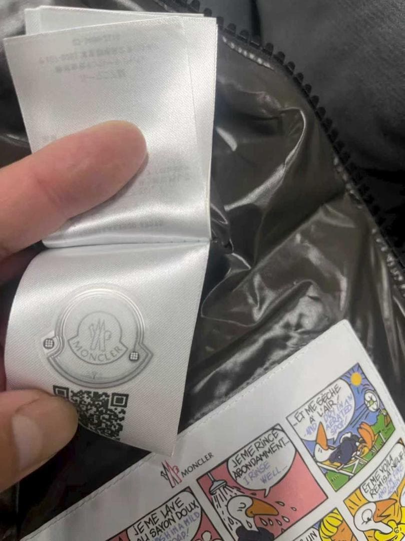 MONCLER ブラック フード付きダウンジャケット