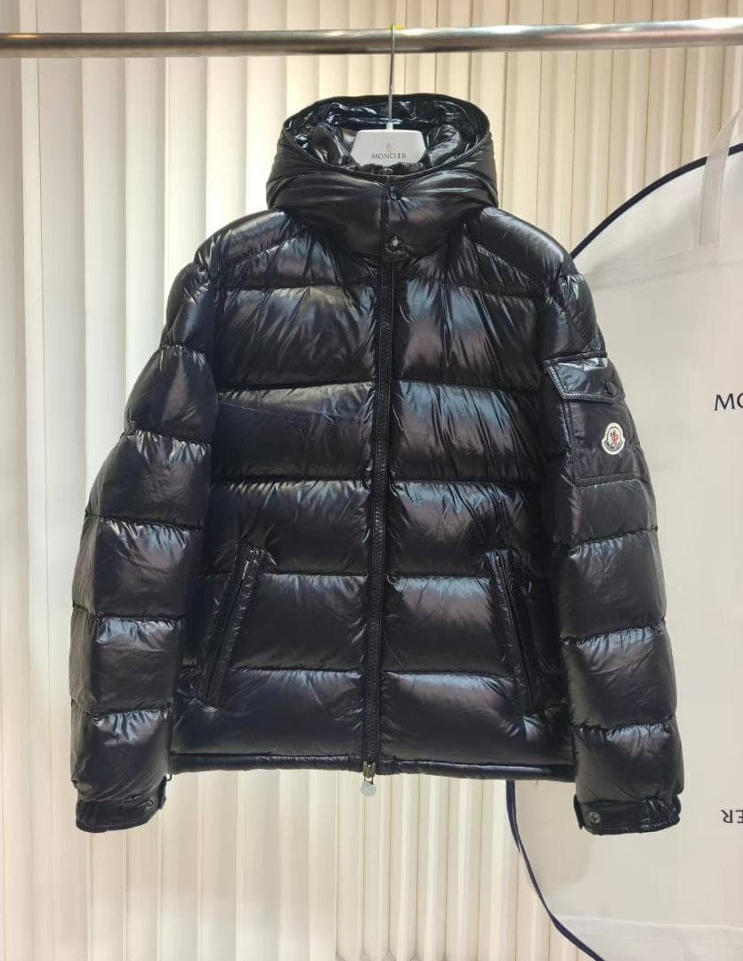 MONCLER ブラック フード付きダウンジャケット