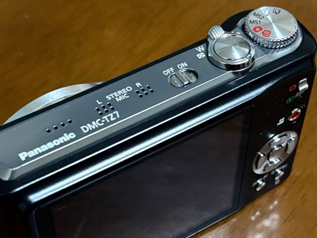 Panasonic DMC-FZ7 コンパクトデジタルカメラ
