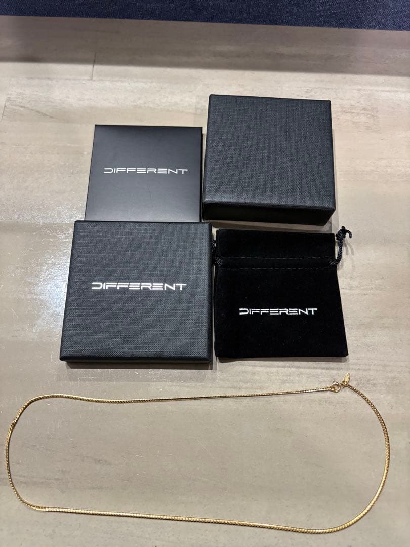 DIFFERENT ゴールドチェーンネックレス