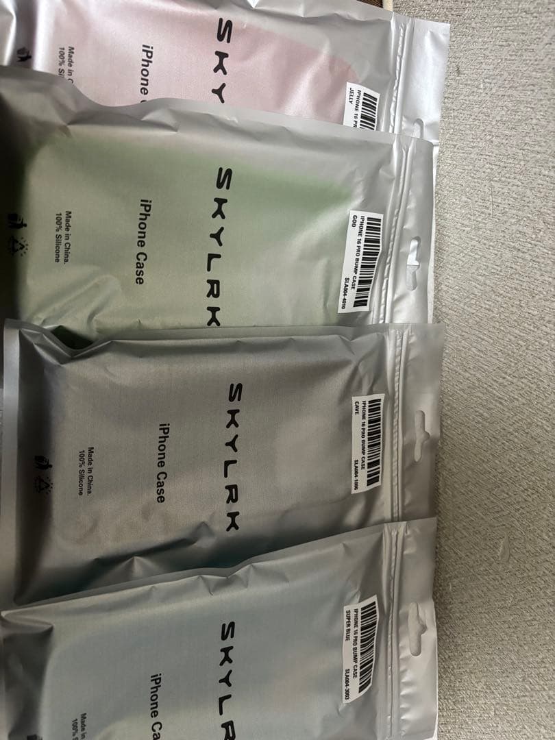 サン　skylrk Tokyo pop up 限定 16pro