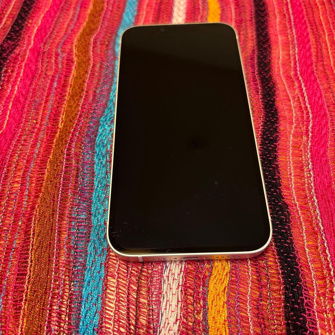 Apple iPhone 14 ホワイト 　AirTag(新品未開封)付き❣️