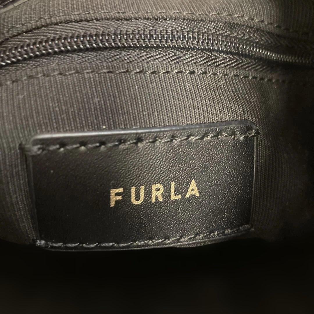 FURLA 黒と白のツイードバケットバッグ
