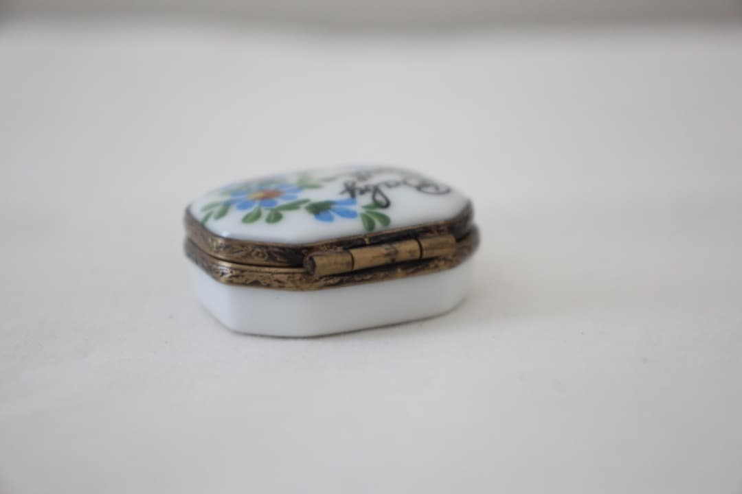 フランス　リモージュボックス　Baby Teeth　小物入れ