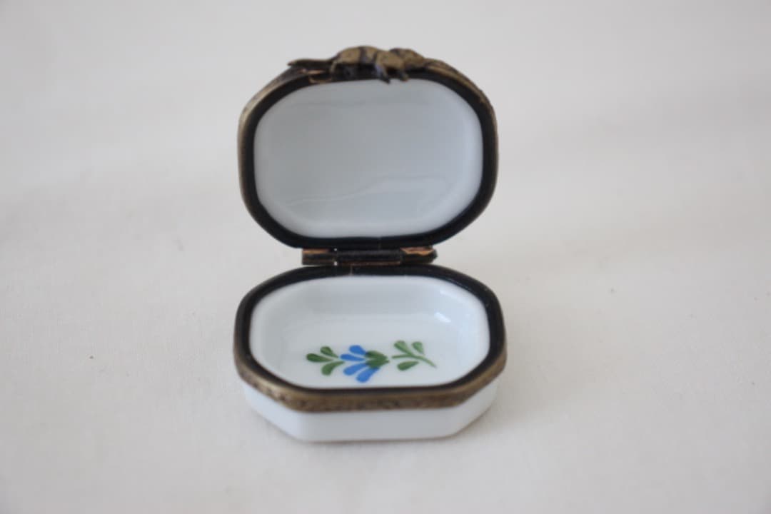 フランス　リモージュボックス　Baby Teeth　小物入れ