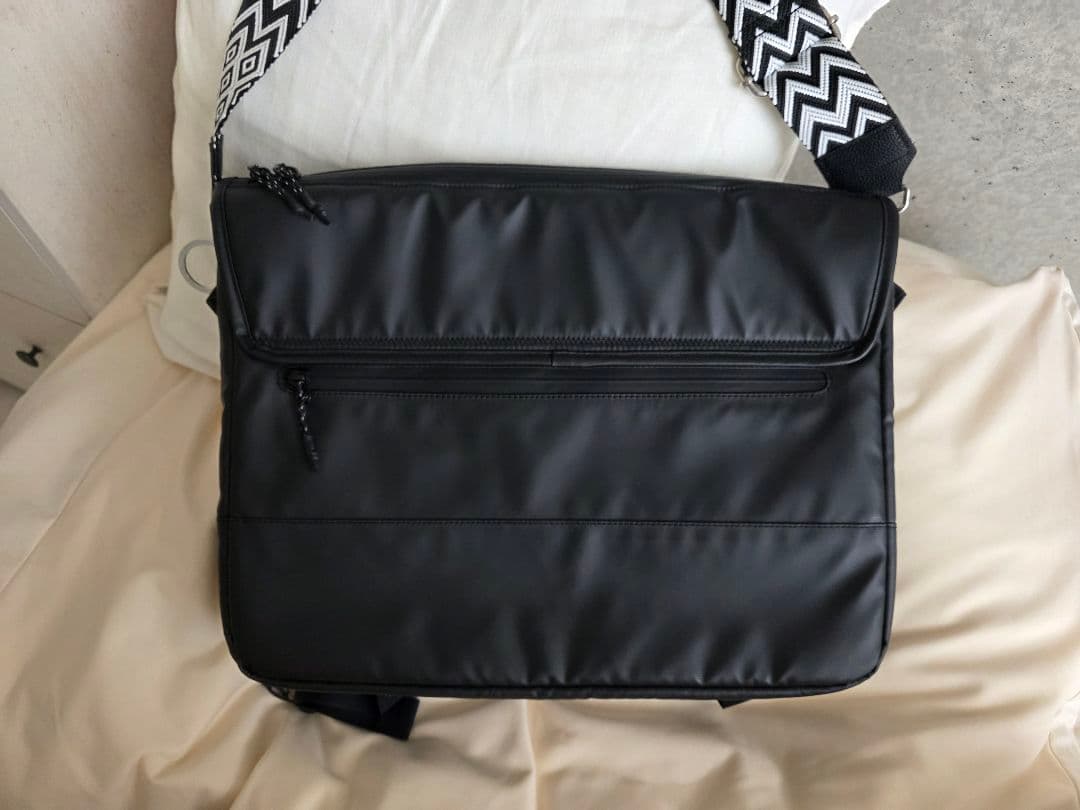 Topologie メッセンジャーサコッシュラージバッグ