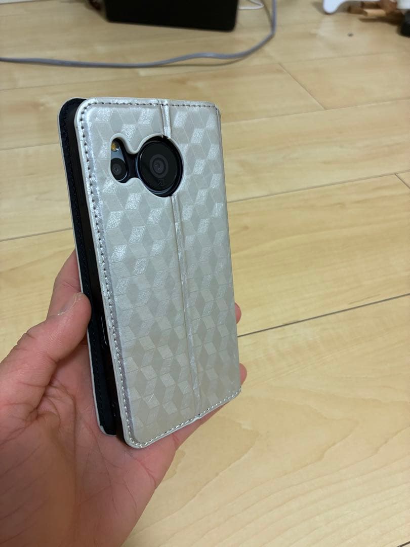 AQUOS センス7 画面に多少の傷・ヒビあり