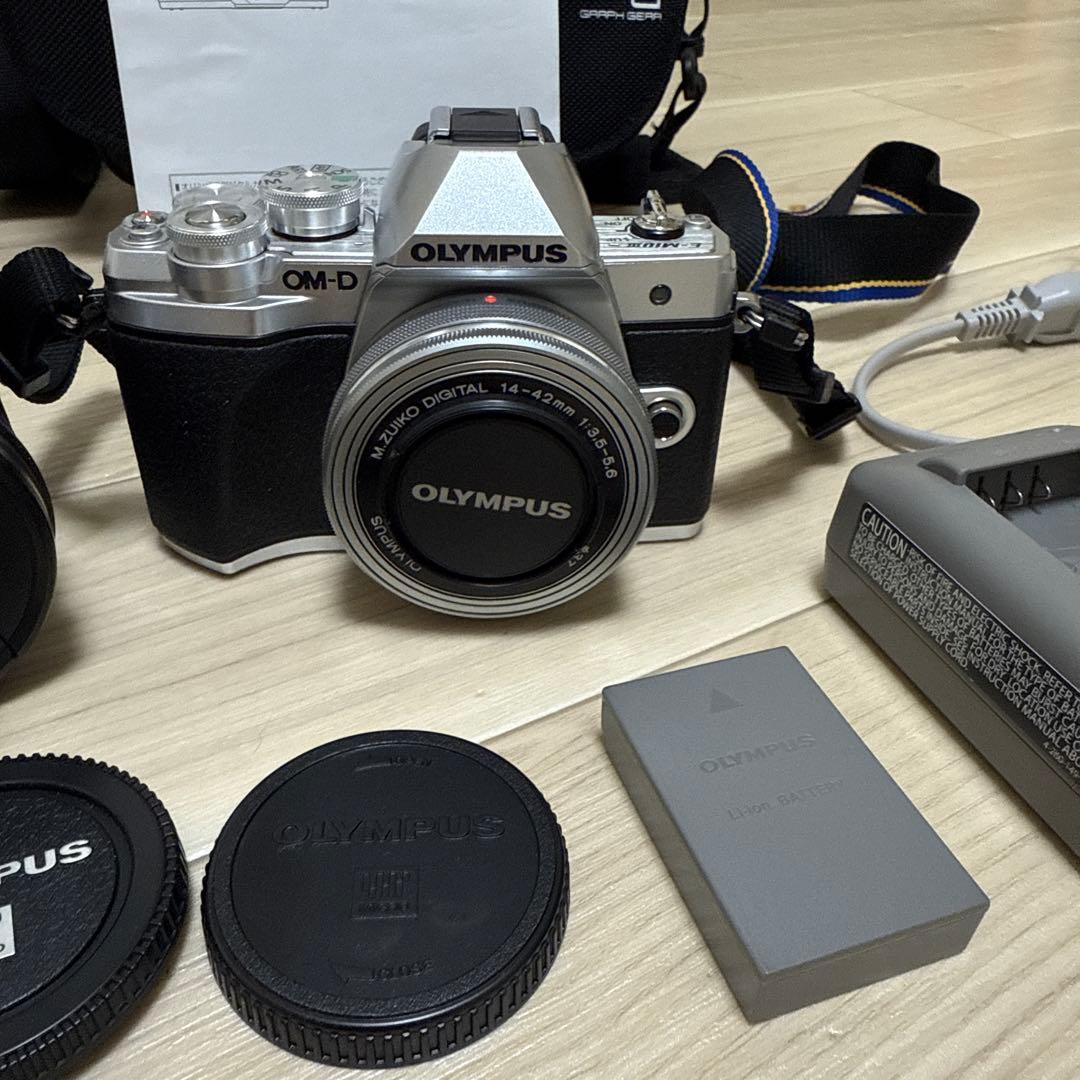 OLYMPUS E-M10 Mark III 本体　レンズ2本　一式
