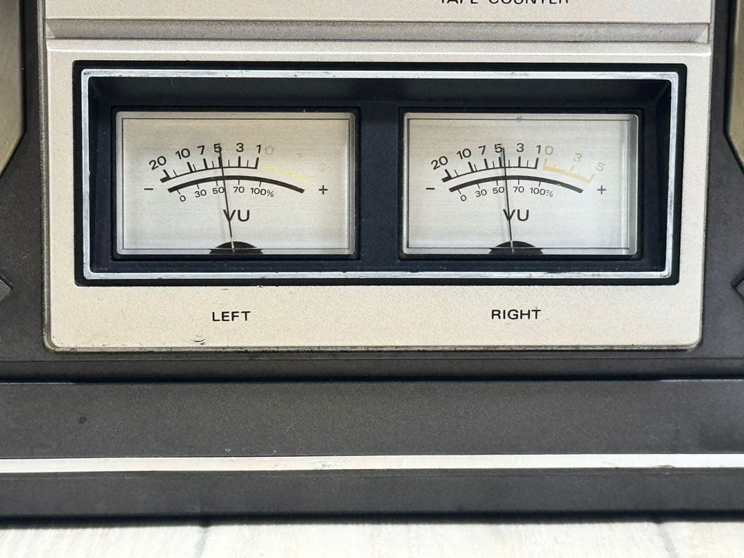 HITACHI日立TRK-8180 ラジカセ FM/AMラジオ レトロ