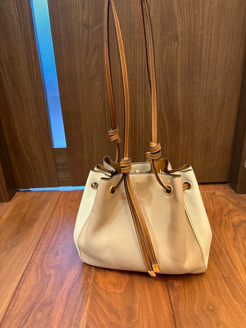 【TORY BURCH】ベージュ バッグ 保存袋付き