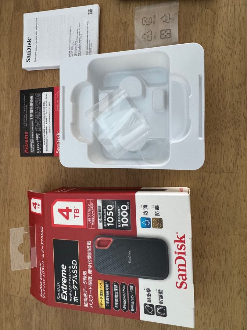 ほぼ未使用 SanDisk ExtremeポータブルSSD 4TB