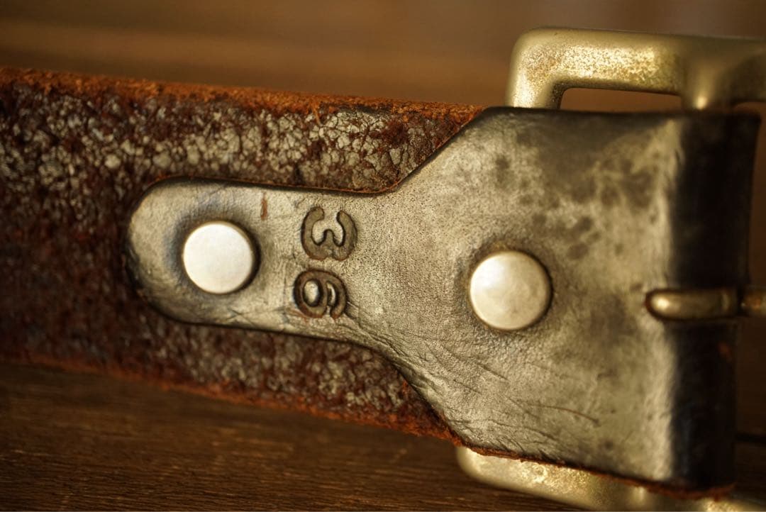 HTC ピラミッド レザー スタッズ ベルト 36