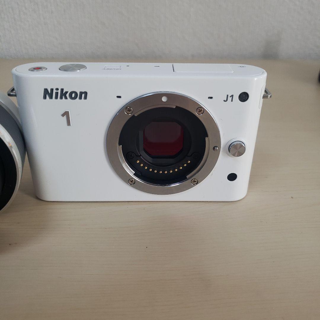 ★美品　Nikon1 J1　ミラーレス一眼カメラ　標準ズームレンズ　ホワイト