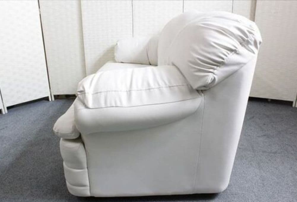 ニトリ ホワイトレザー2人掛けソファ