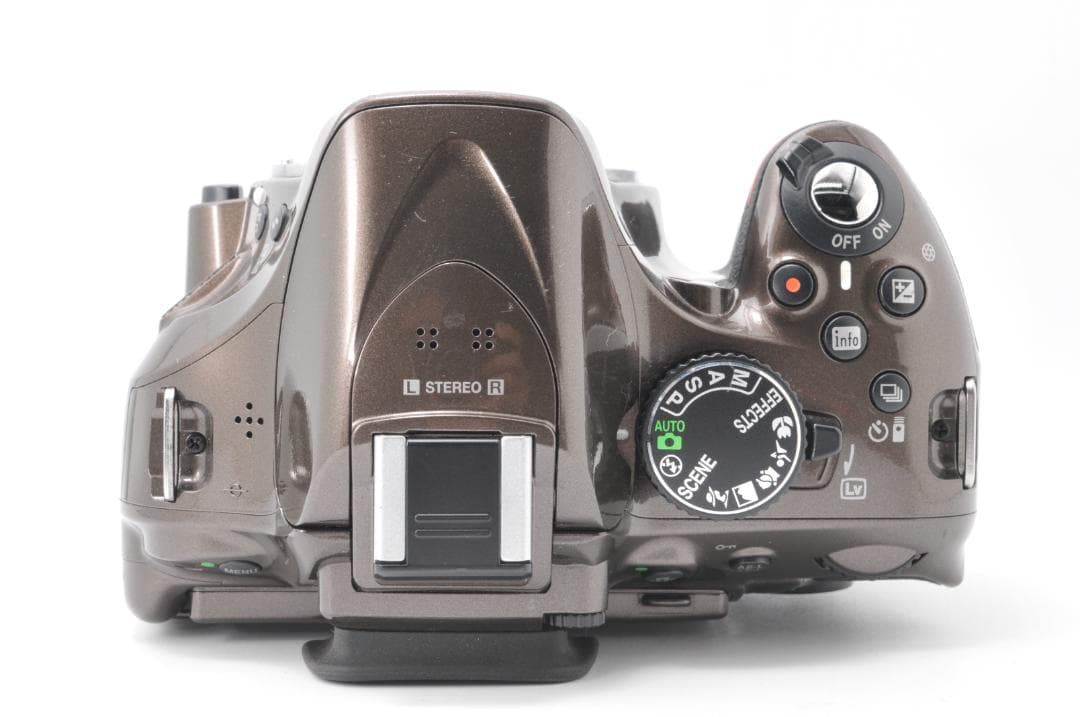 希少カラー ♥️ スマホ転送 ♥️ Nikon D5200 ♥️ 一眼レフカメラ