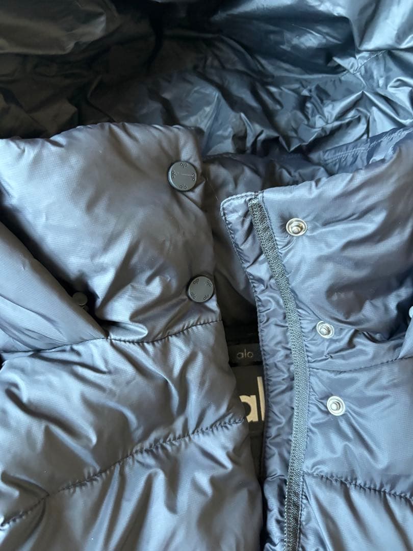 新品未使用alo yogaブラック ダウンベスト フード付き