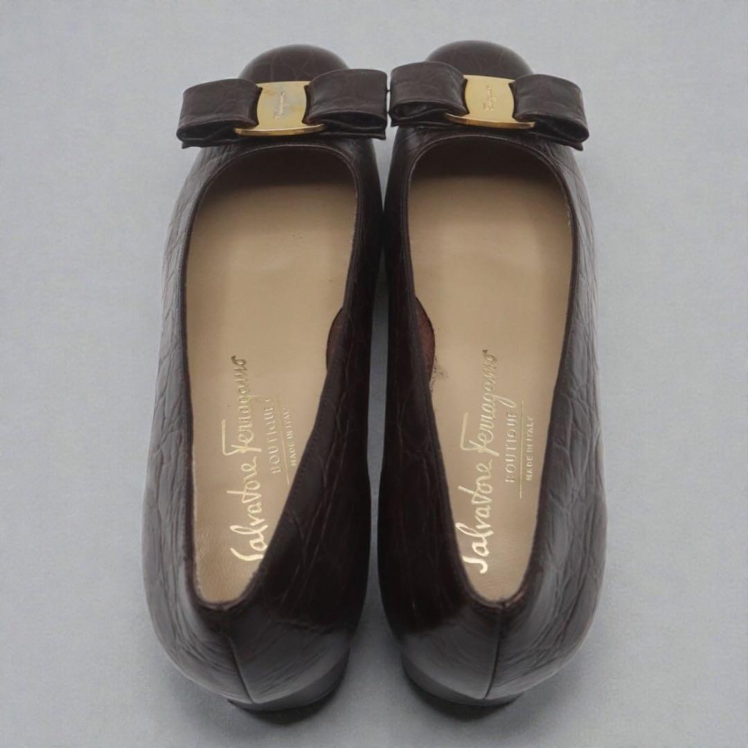 サルバトーレフェラガモ　パンプス　ブラウン　型押し　ブラウン