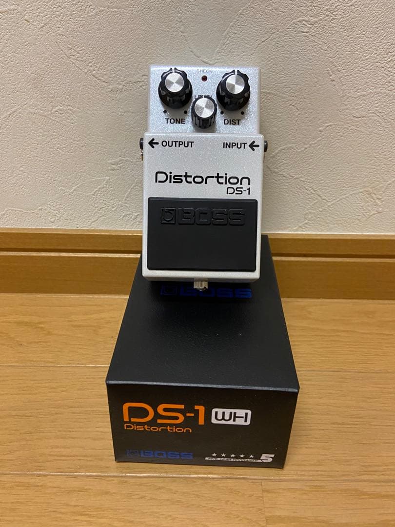 BOSS Distortion DS-1WHパールホワイト限定品