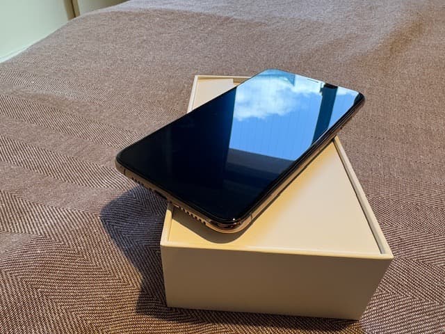 Apple iPhone XS Max ゴールド