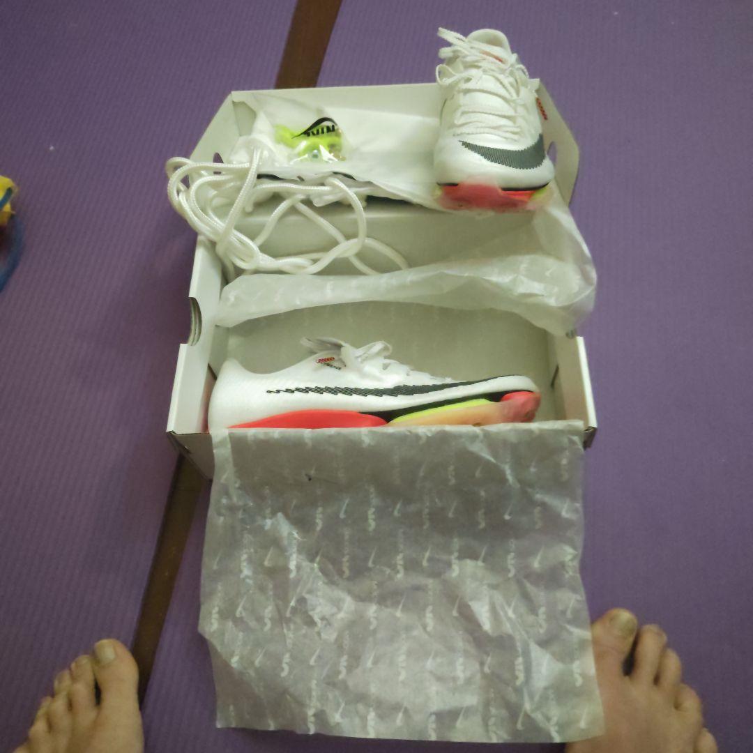 スパイクシューズ ホワイト/レッド/イエロー