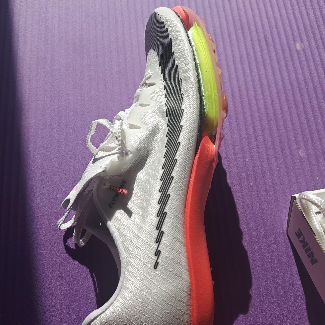 スパイクシューズ ホワイト/レッド/イエロー