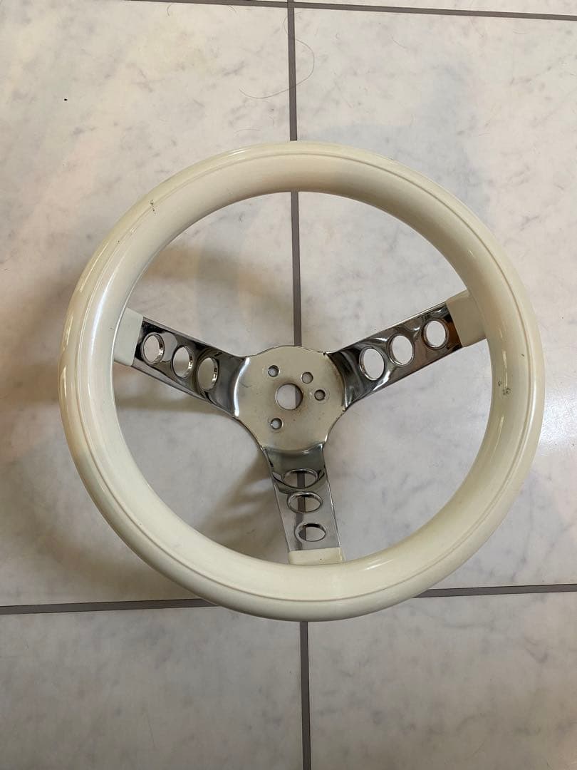 ムーンアイズ　グランドステアリング　白