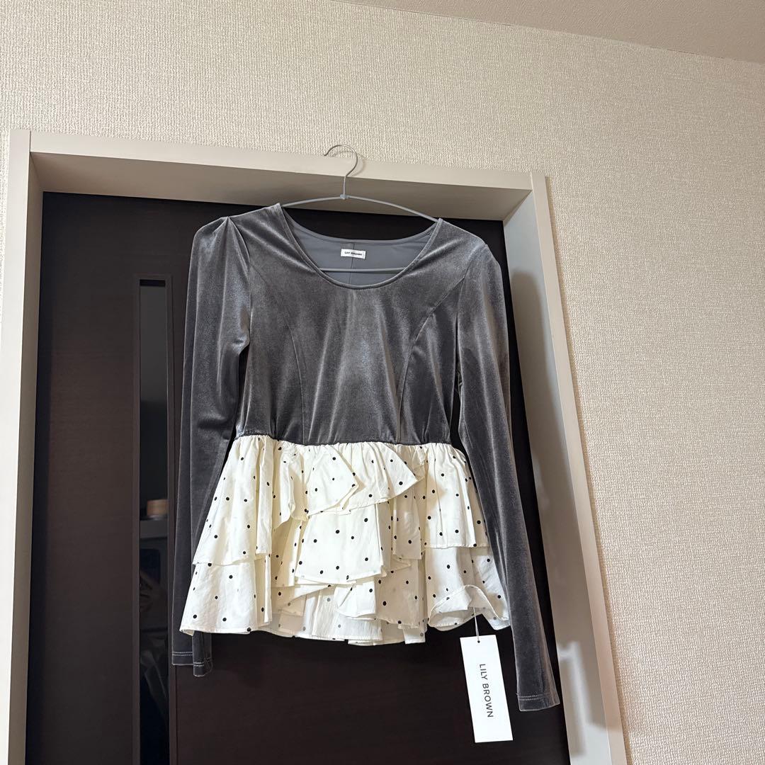 LILY BROWN ベロアペプラムフリルトップスCGRY