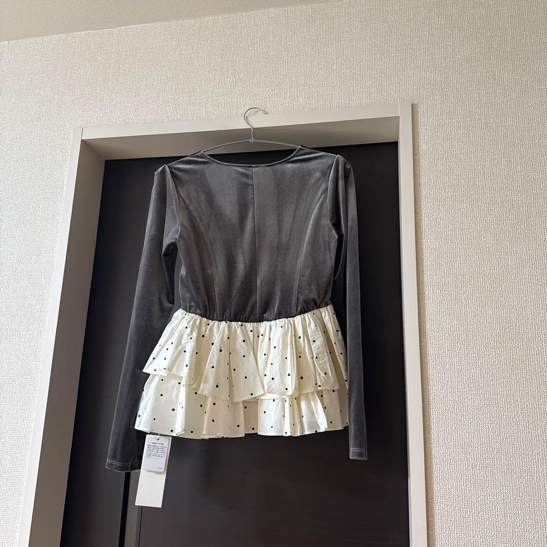 LILY BROWN ベロアペプラムフリルトップスCGRY