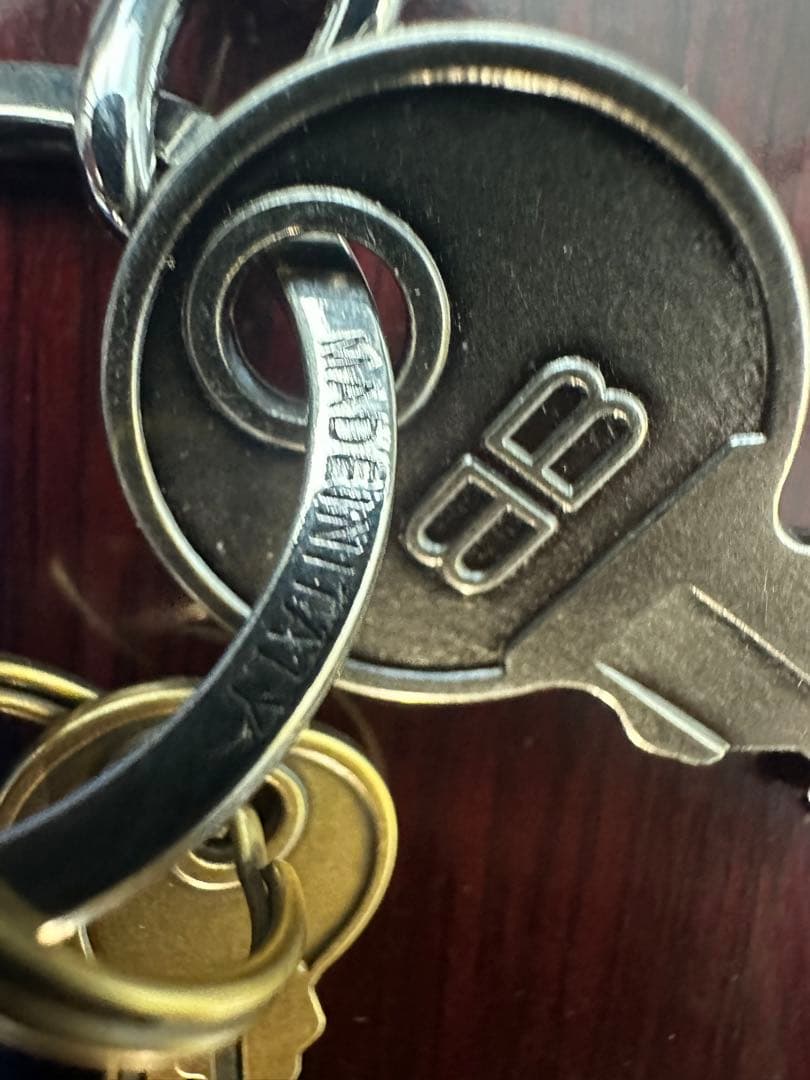 BALENCIAGA キーリング ロゴ入り　新品同様