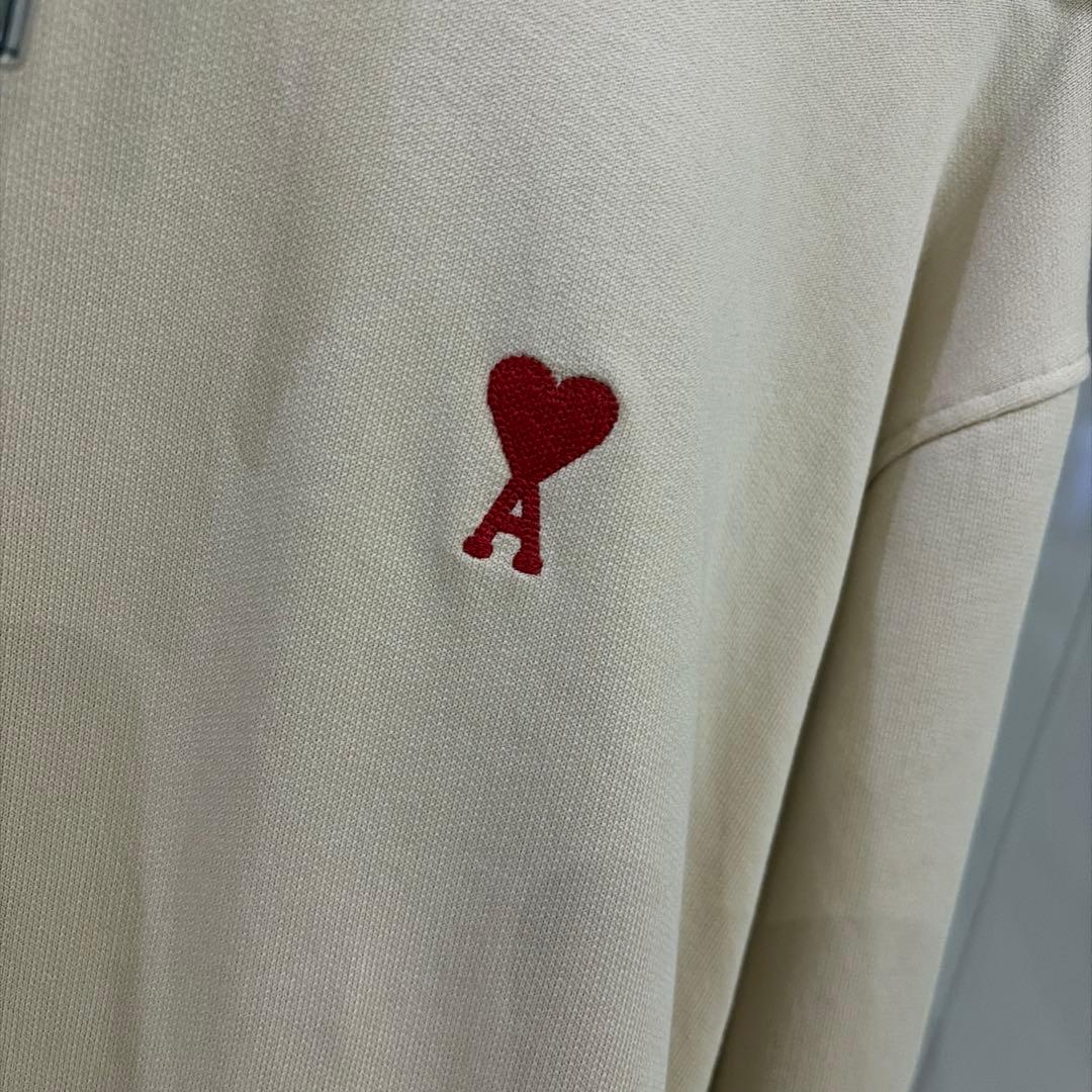 ami ベージュ パーカー ハート刺繍