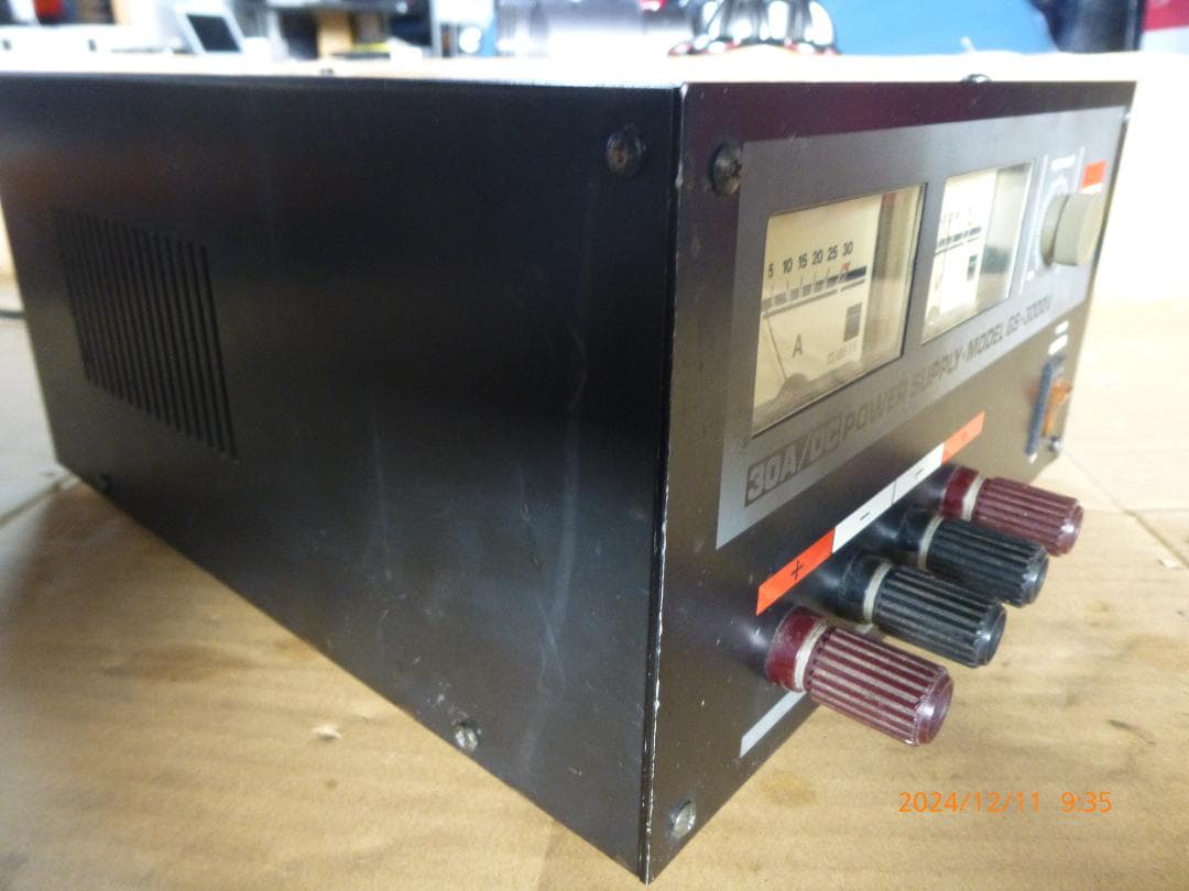 最安販売中　DIAMOND　30Aの大容量　巨大トランス安定化電源