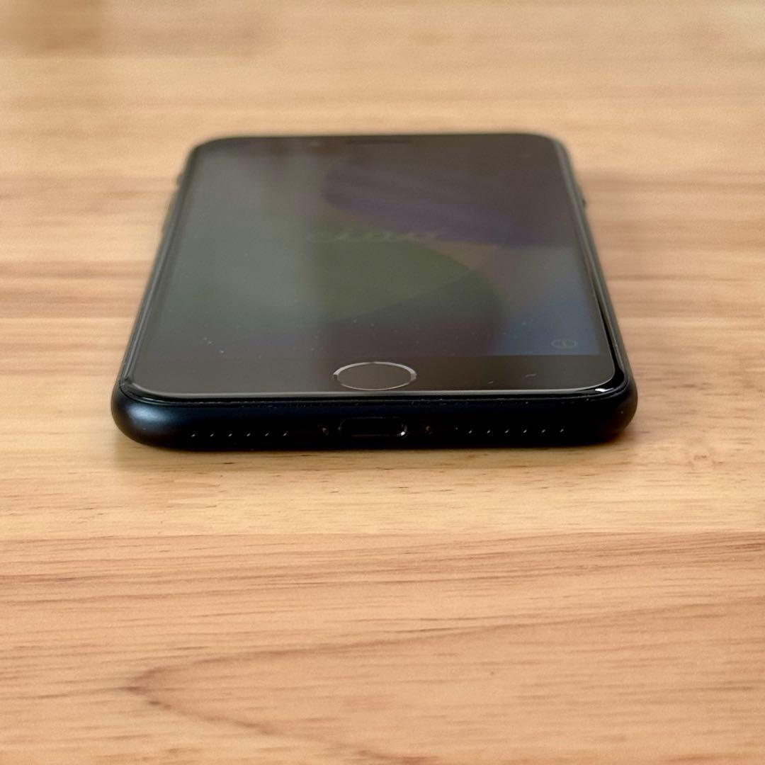 Apple iPhone SE 第三世代 ケース付き Anker充電器付き