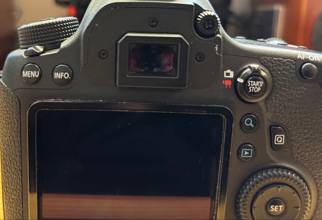 Canon EOS 6D デジタル一眼レフカメラ　フルサイズ