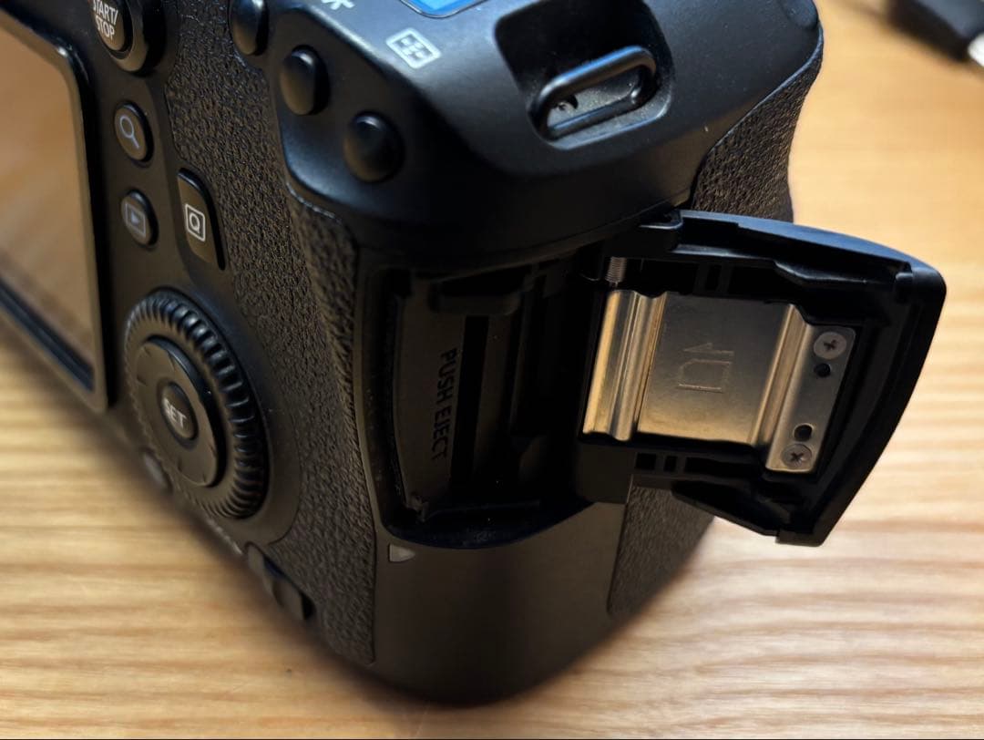 Canon EOS 6D デジタル一眼レフカメラ　フルサイズ