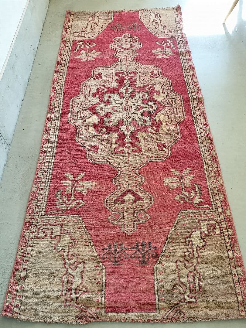 大きめ/希少/レッドとベージュのアヴァノスラグ　ヴィンテージラグNo.734