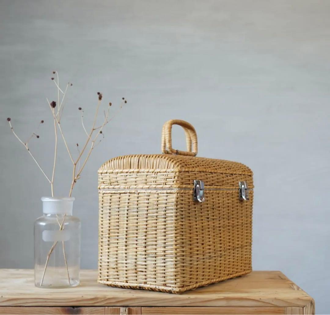 ヴィンテージ の籐あみのバスケット