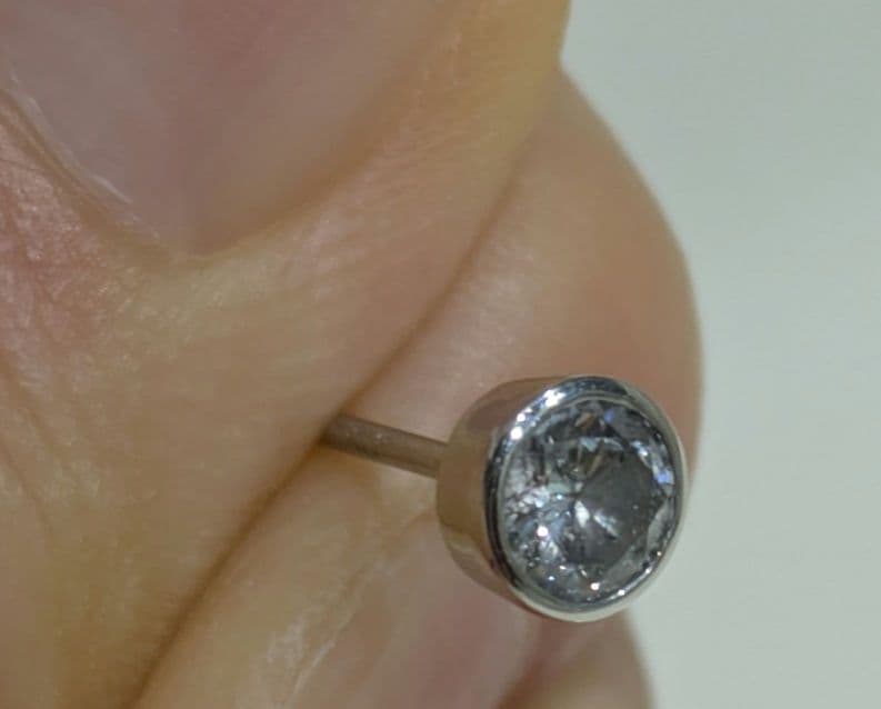 PT900　0.35カラット　ダイヤモンド　片耳　シンプル　ピアス